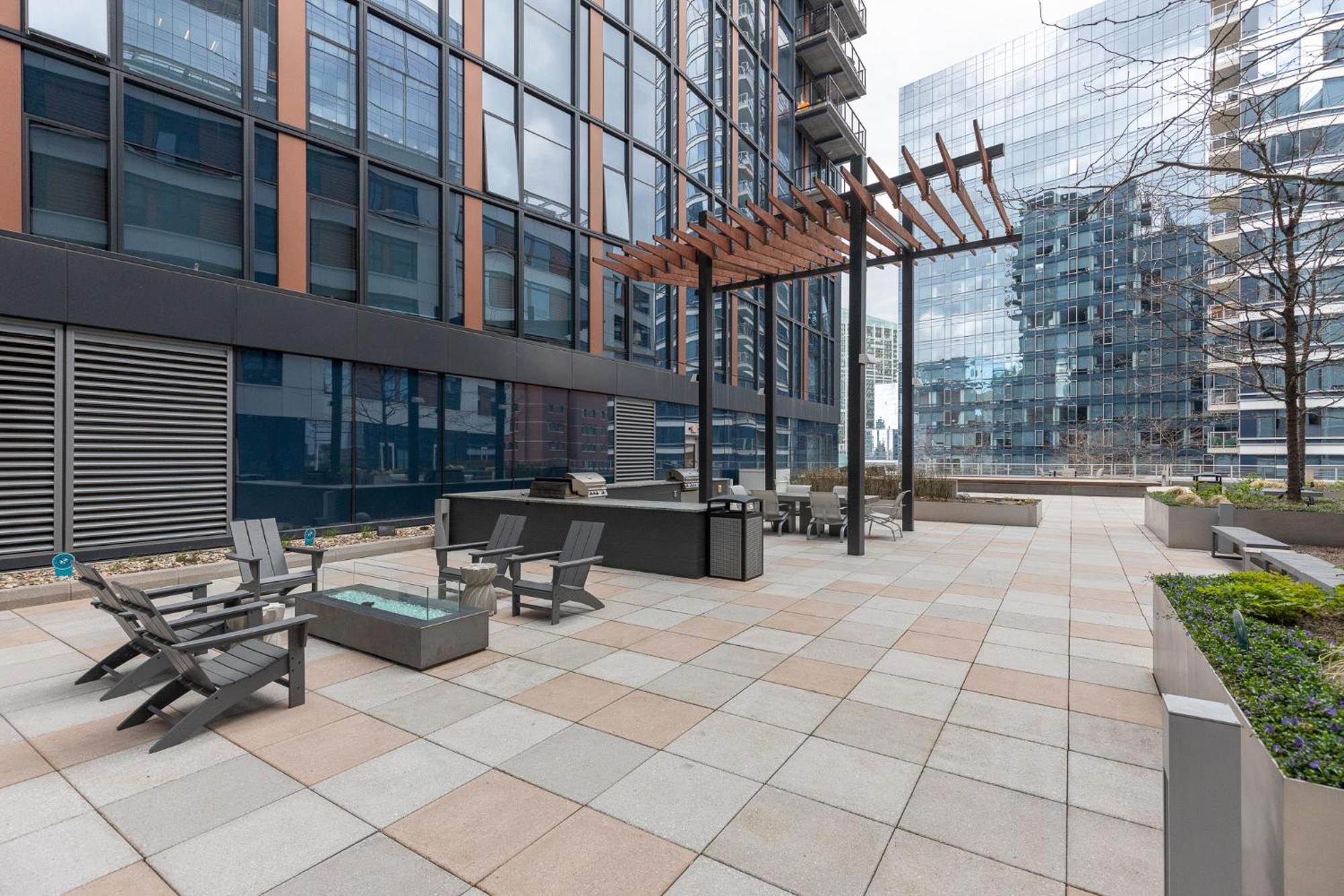 Luxury In Heart Of Seaport Apartamento